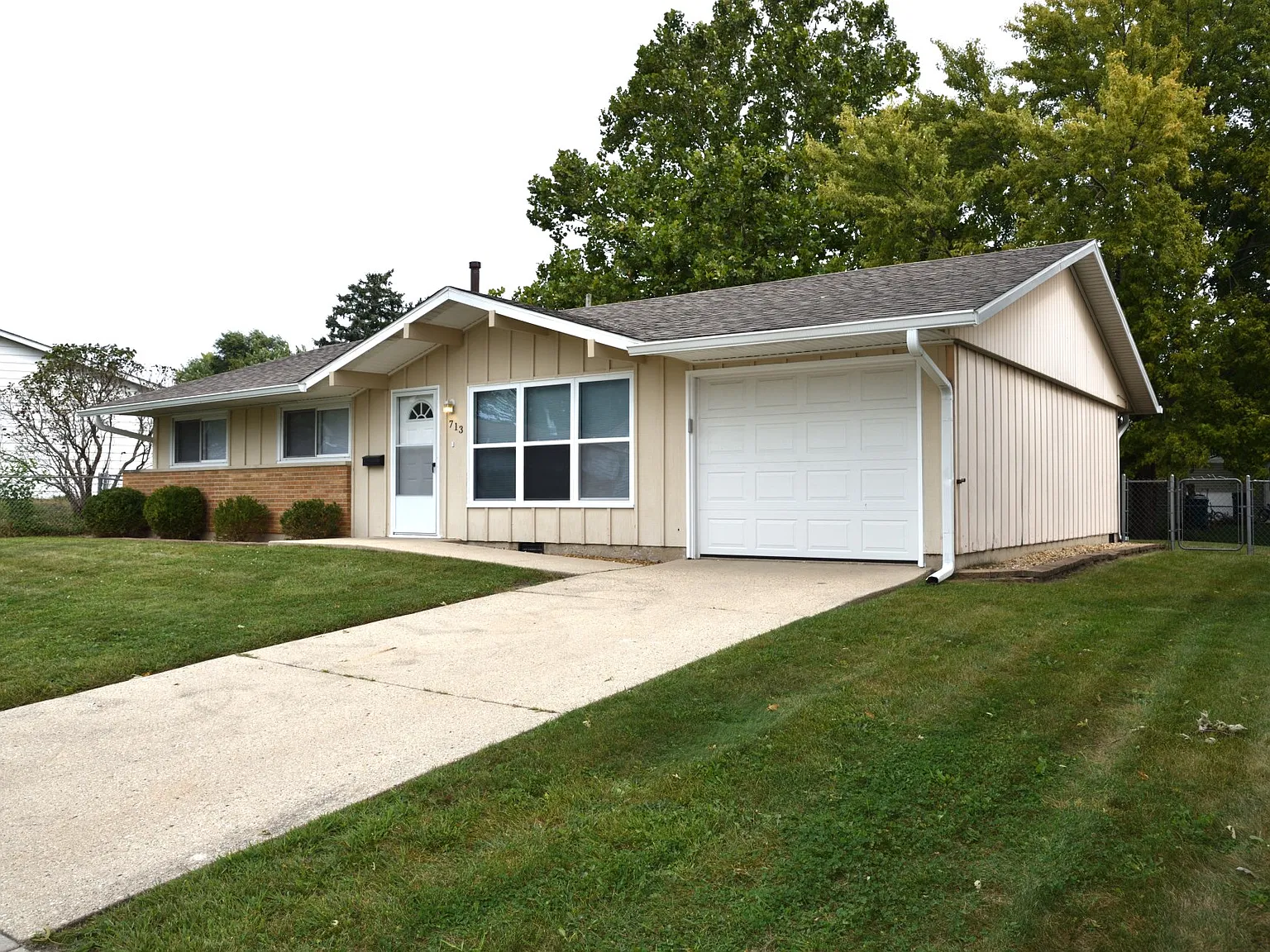 3 bed, 1.5 bath, 1092 sqft, $2,500 — Photo 1
