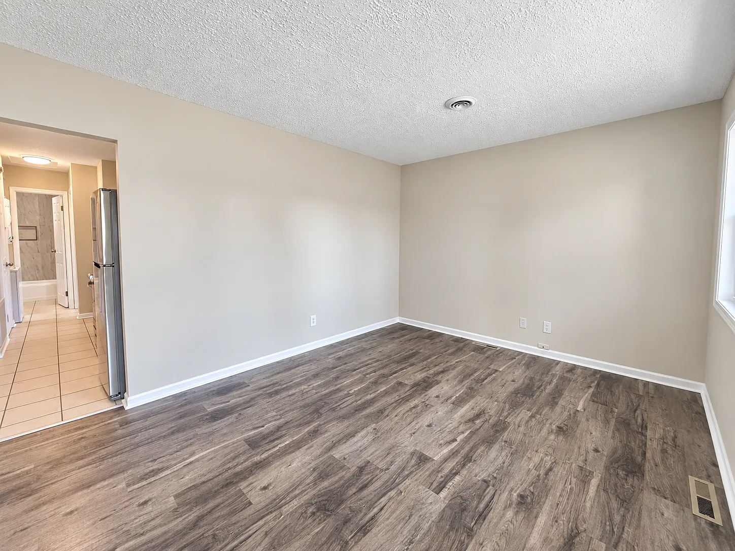 2 bed, 650 sqft, $1,350 — Photo 2