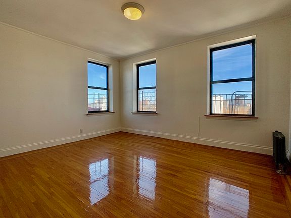 5th image of 183 Pinehurst Ave APT 56