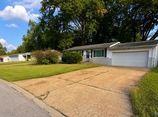 1457 Widefields Ln, Saint Louis, MO 63138