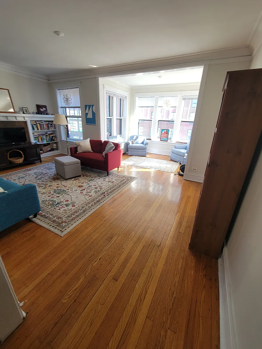 Building Photo - 5422 S University Ave #2N