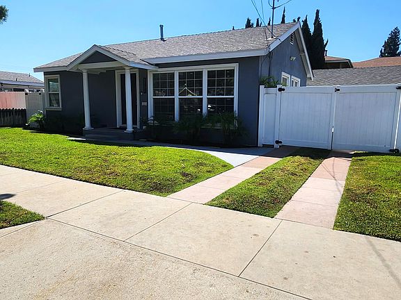 front of the home with driveway