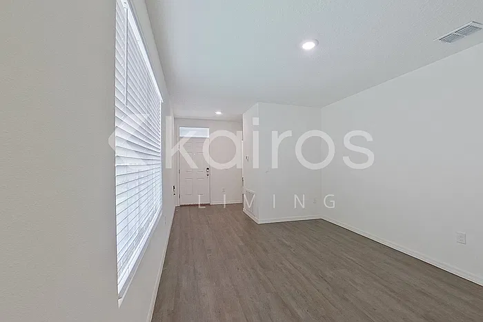 3 bed, 2.0 bath, 1504 sqft, $1,975 — Photo 3