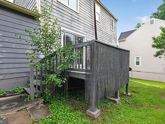 4th image of 585 Woodcrest Manor Dr