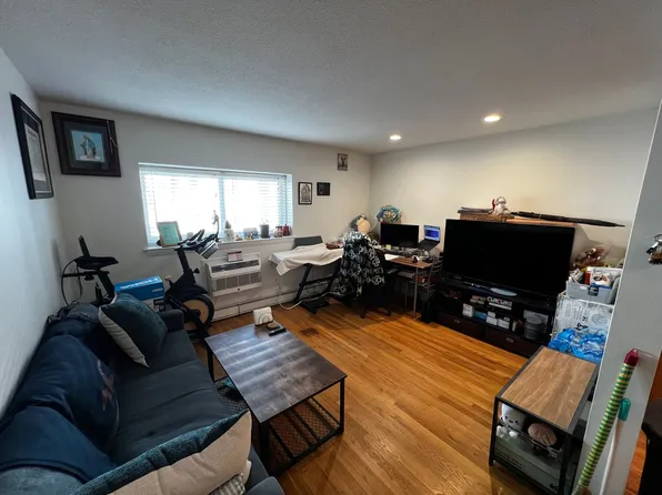 8-15 Euston Rd #8, Brighton, MA 02135