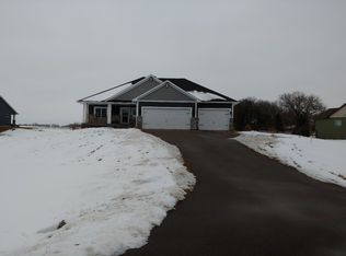 11435 Circle Ridge Ct, Faribault, MN 55021