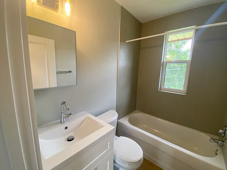 1 Court Ln — Photo 12