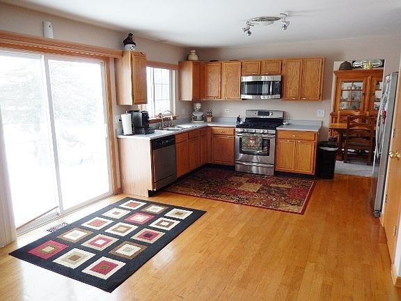 5th image of 384 Fairfax Ln