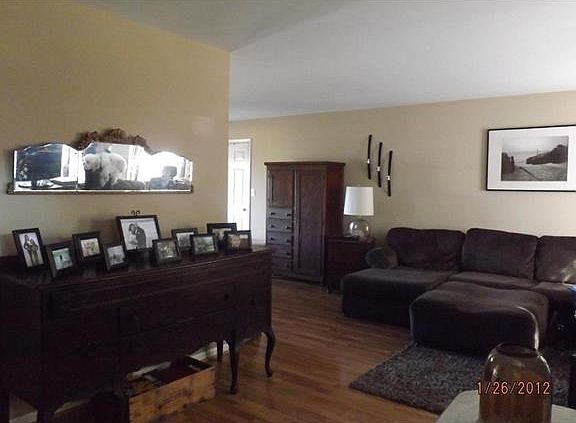 3rd image of 14 Fort Lee Ct