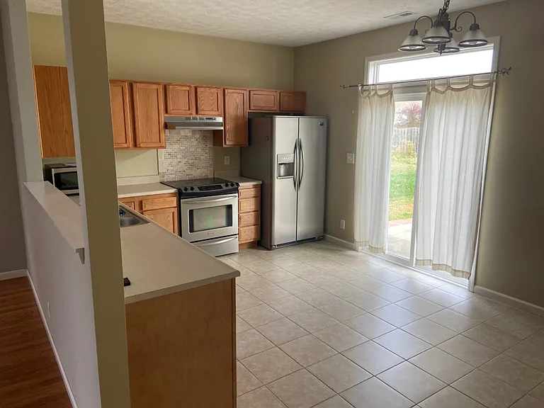2381 Maxwell Dr — Photo 2
