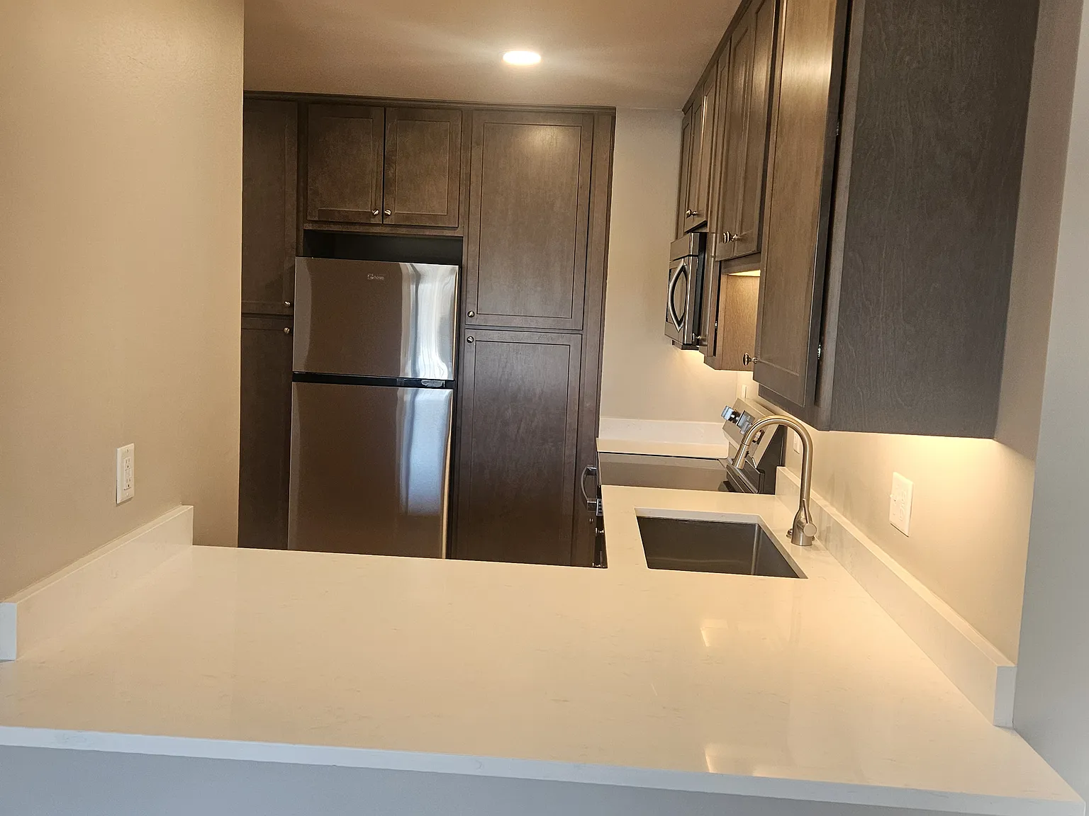 2 bed, 1000 sqft, $1,450 — Photo 2