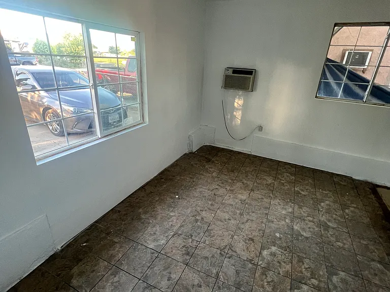 409 Fabian St — Photo 10