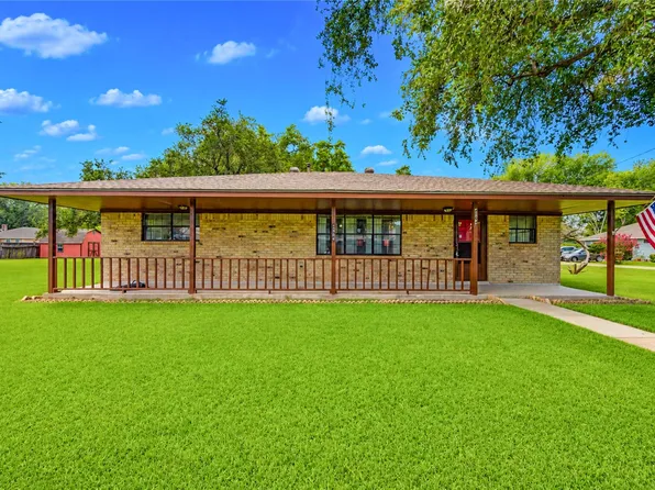 4704 1st St, Bacliff, TX 77518