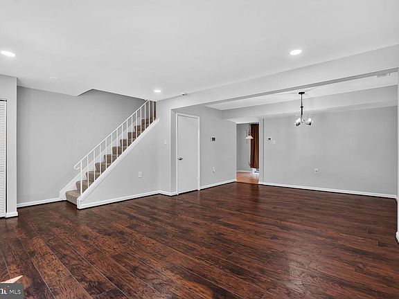 3rd image of 14083 Fallbrook Ln