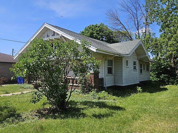3rd image of 111 5th Ave NE