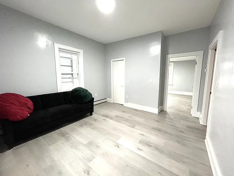 21-23 Weston St #1 — Photo 4