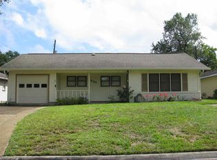 890 Callaway Dr, Beaumont, TX 77706