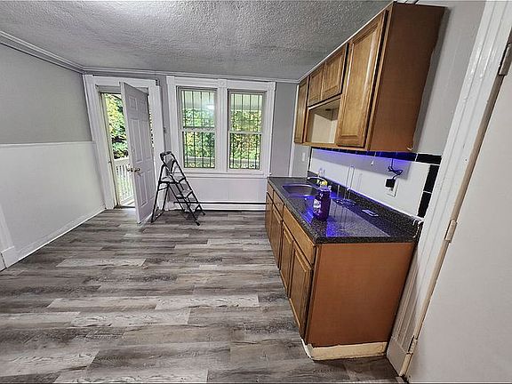 3rd image of 308 Willow St