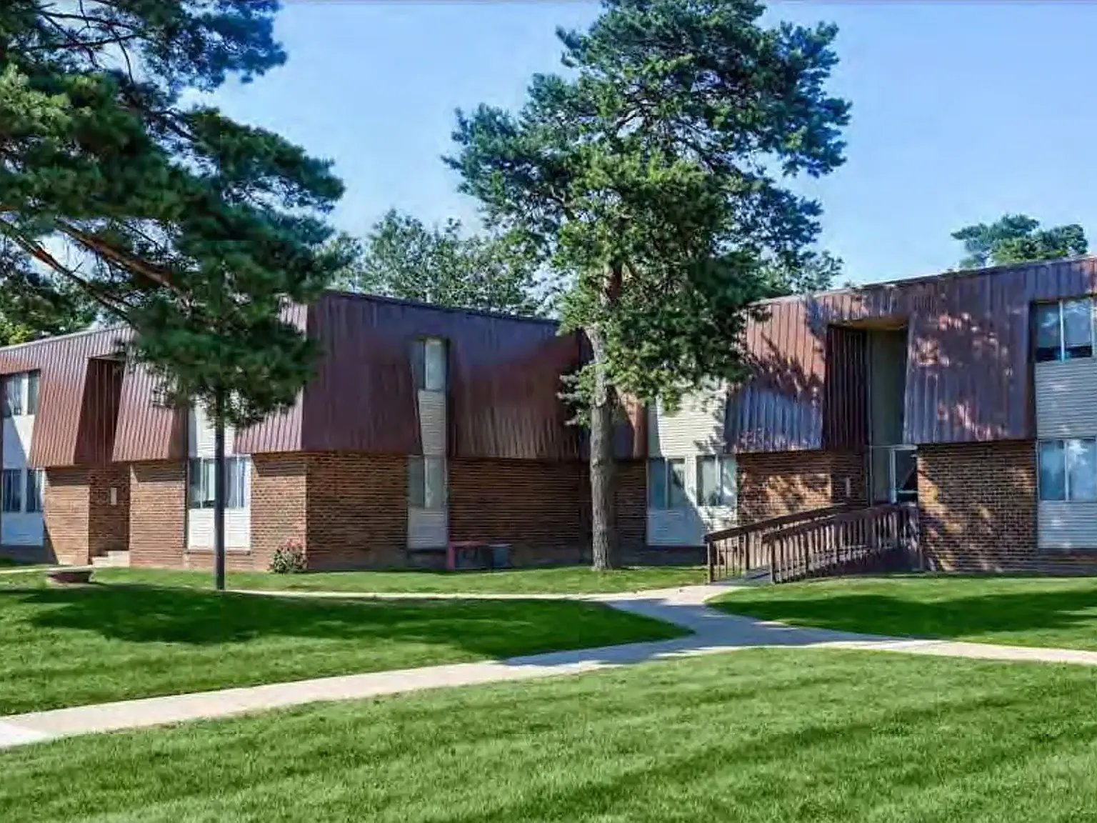 Pines Lapeer West — Photo 2