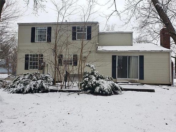 2nd image of 2842 N Sheffield Dr