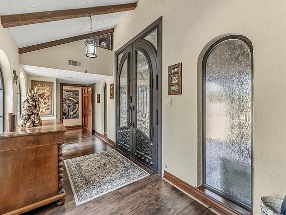 4th image of 602 Rolling Hills Rd