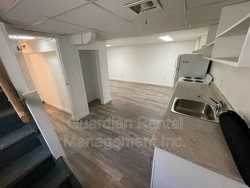 Building Photo - 339 Marks St N #4