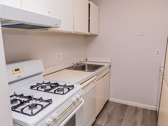 4th image of 525 Burgoyne Rd Unit 13