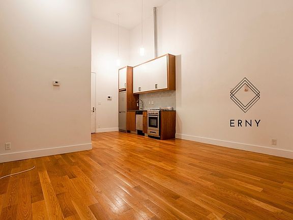 3rd image of 949 Willoughby Ave APT 105