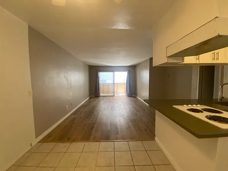 11920 Mayfield Ave #7 — Photo 2