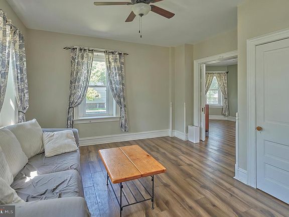 4th image of 111 E Broad St