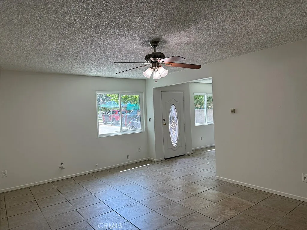 4 bed, 1400 sqft, $3,075 — Photo 4