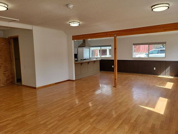 4th image of 225 E C St
