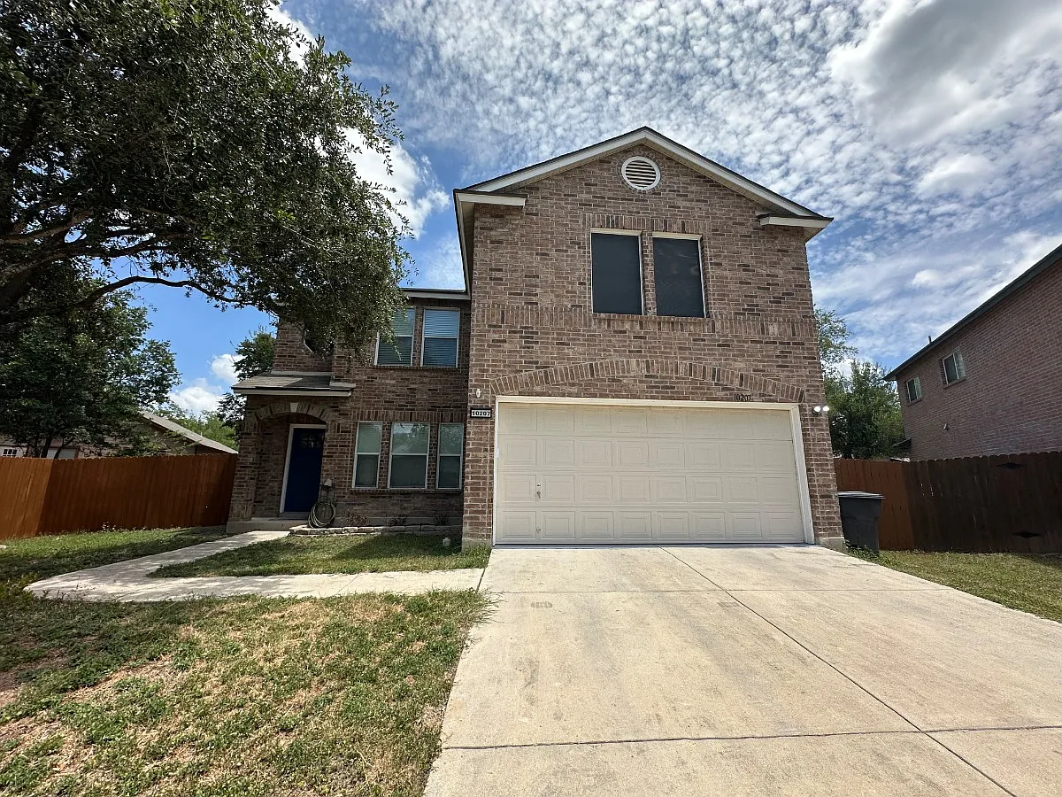 3 bed, 2.5 bath, 2195 sqft, $2,350 — Photo 1