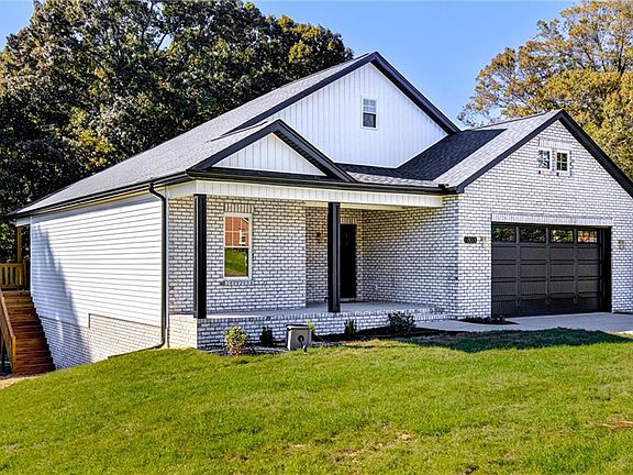 2nd image of 803 Lynnhaven Park Dr
