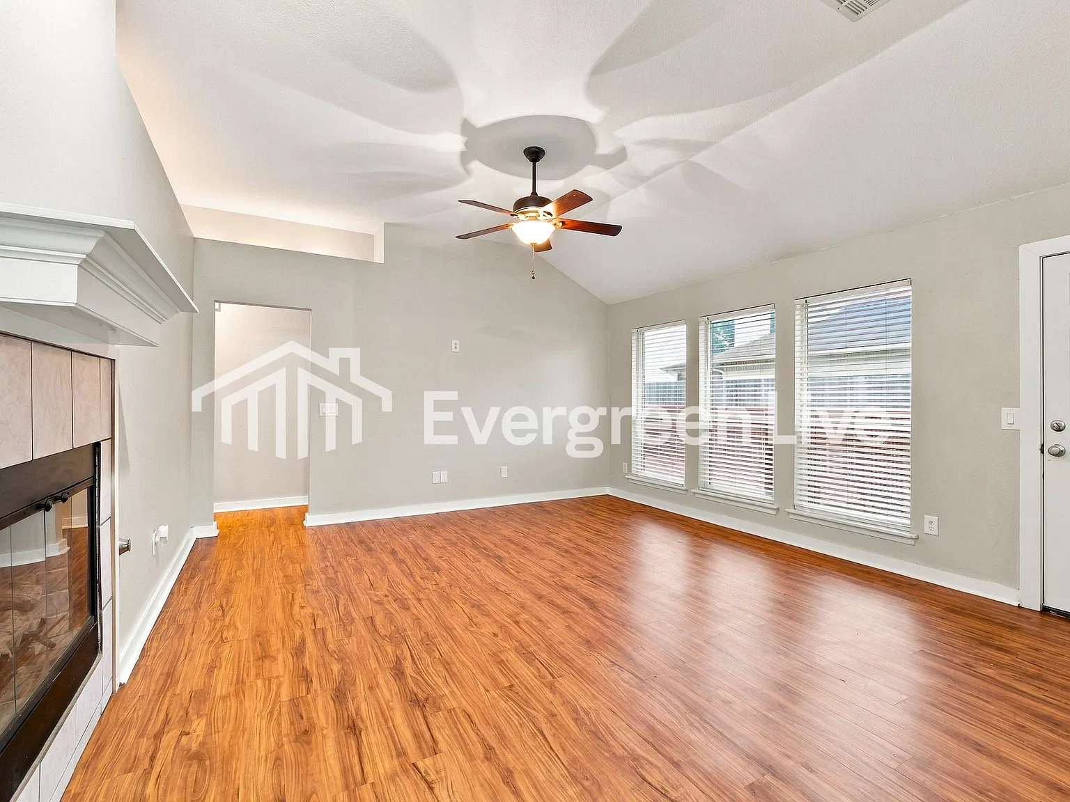 3 bed, 2.0 bath, 1374 sqft, $1,445 — Photo 2