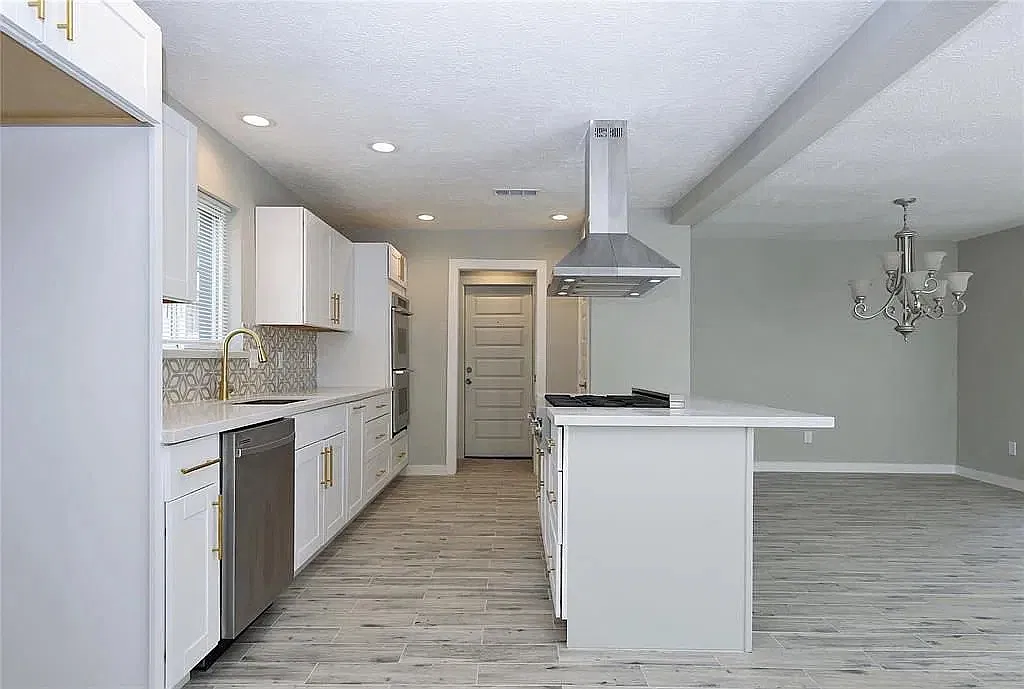 3 bed, 2104 sqft, $1,973 — Photo 3