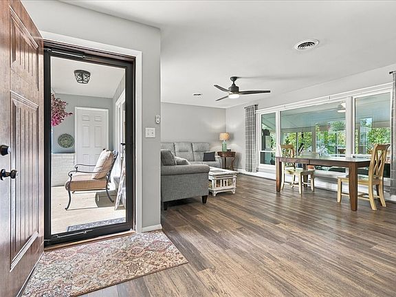 3rd image of 208 Mecherle Dr