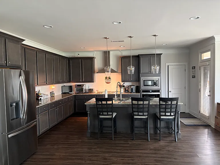 139 Manchester Ln — Photo 2