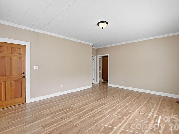 4th image of 497 Washington St