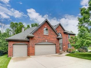 256 Timberleaf Dr, Dayton, OH 45430