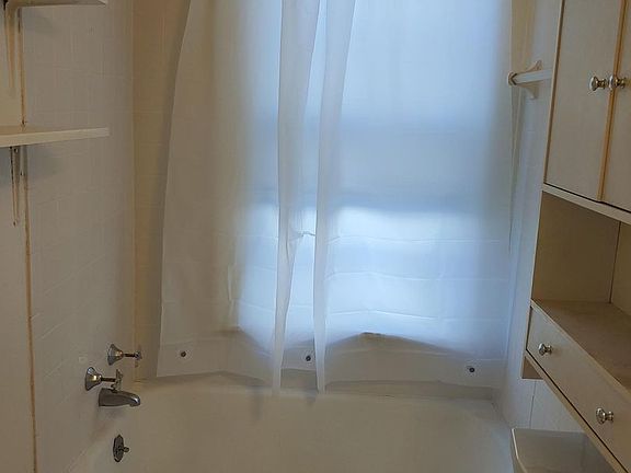 5th image of 1919 Dupont Ave S APT 302