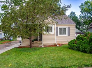 405 E 3rd St, Pella, IA 50219