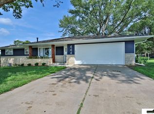 444 N 13th St, Tecumseh, NE 68450