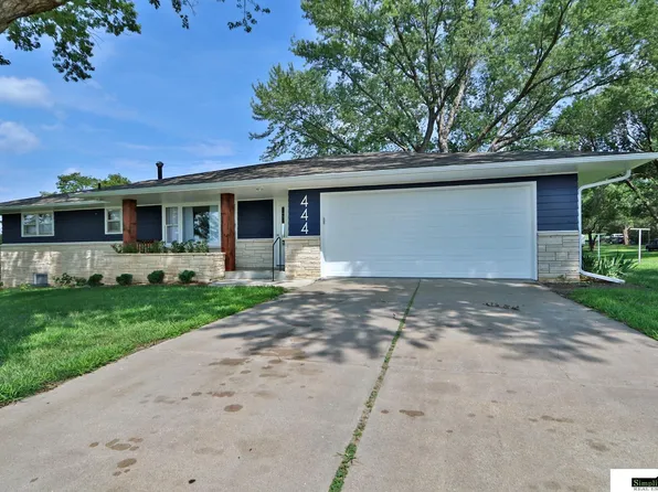 444 N 13th St, Tecumseh, NE 68450