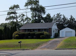 1051 N Hanover St, Pottstown, PA 19464