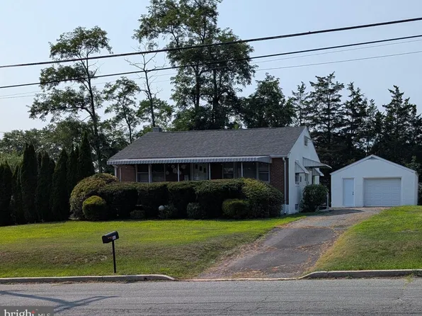 1051 N Hanover St, Pottstown, PA 19464