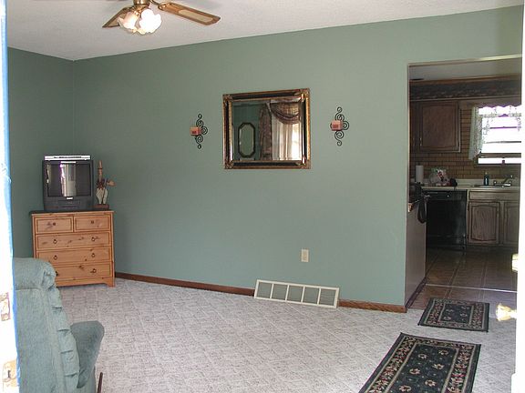 13' 6" x 16 Living Room