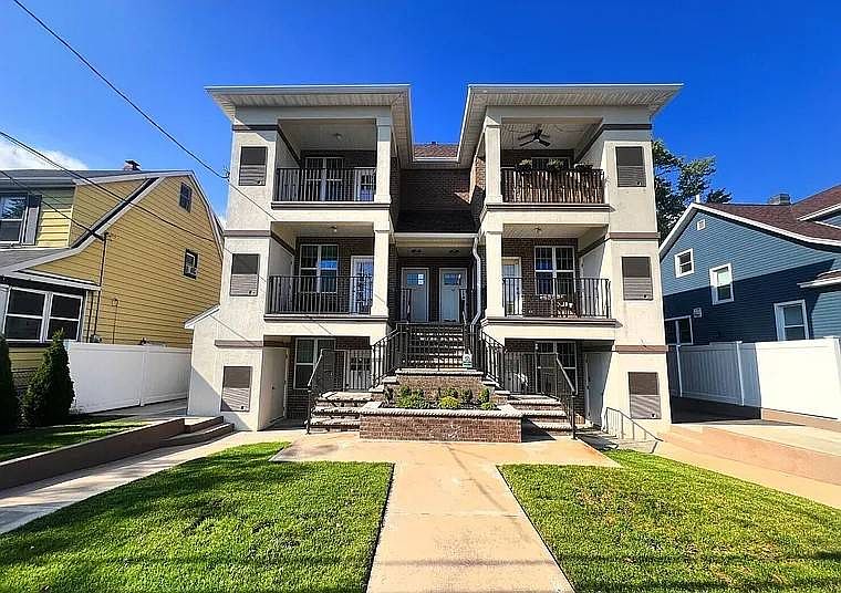 1st image of 1131 Forest Ave