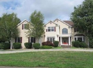 9 Deerwood Rd, Oxford, CT 06478