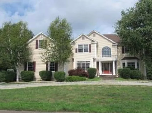 9 Deerwood Rd, Oxford, CT 06478